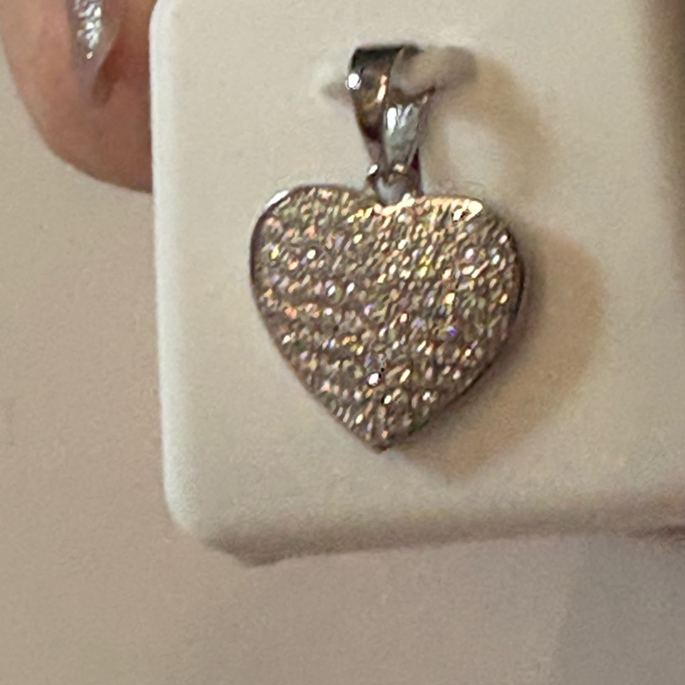Elegant Silver Heart Pendant Necklace - Picture 3 of 7